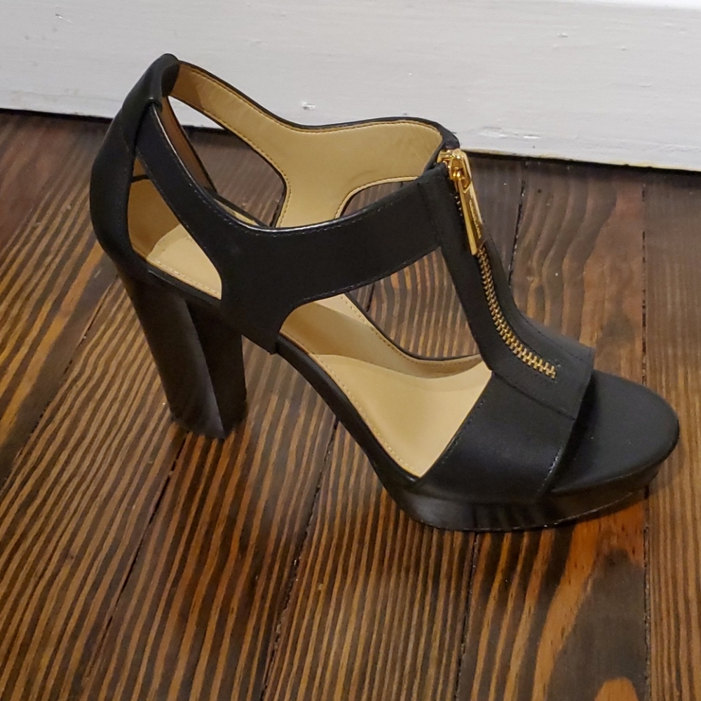 Used almost new Sandals - Picture 2 of 3
